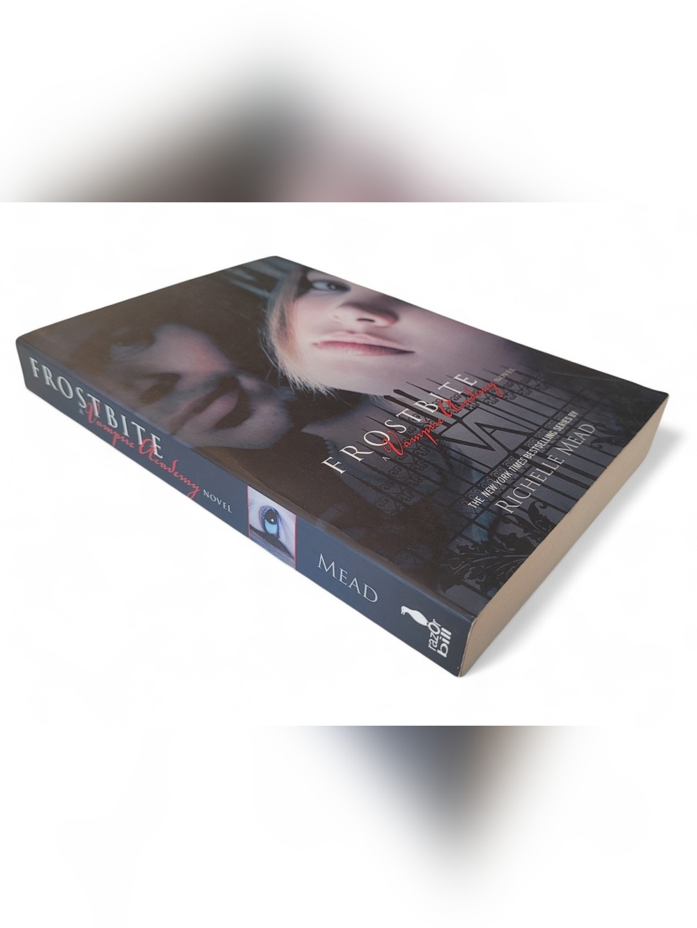 Frostbite by Richelle Mead - Paperback - Picture 4 of 5